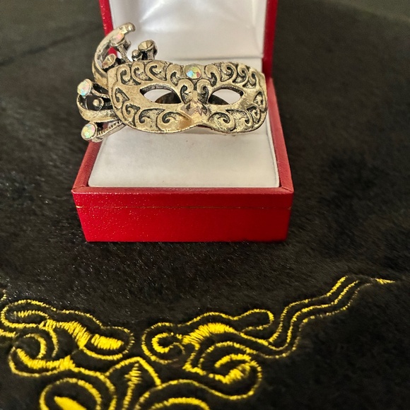 So unique masquerade ring - Picture 1 of 3